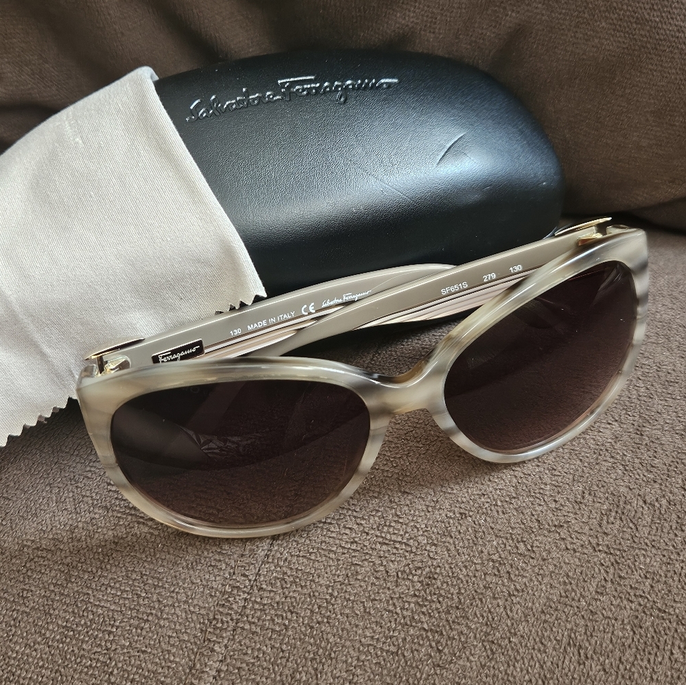 Salvatore Ferragamo Cream Sunglasses with Black Case